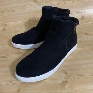 IZOD Women’s Black Zip Up Hi Top Sneakers Size 10 M